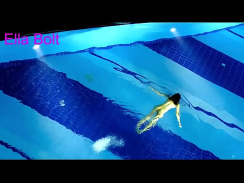 ❤️ Saya tidak bisa berhenti menonton, pirang muda tertangkap basah berenang di kolam resor ELLA BOLT ❤ Rusia porno pada kami ️❤